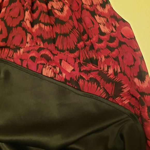 Sleeveless Maroon Pocket Dress - Picture 12 of 16